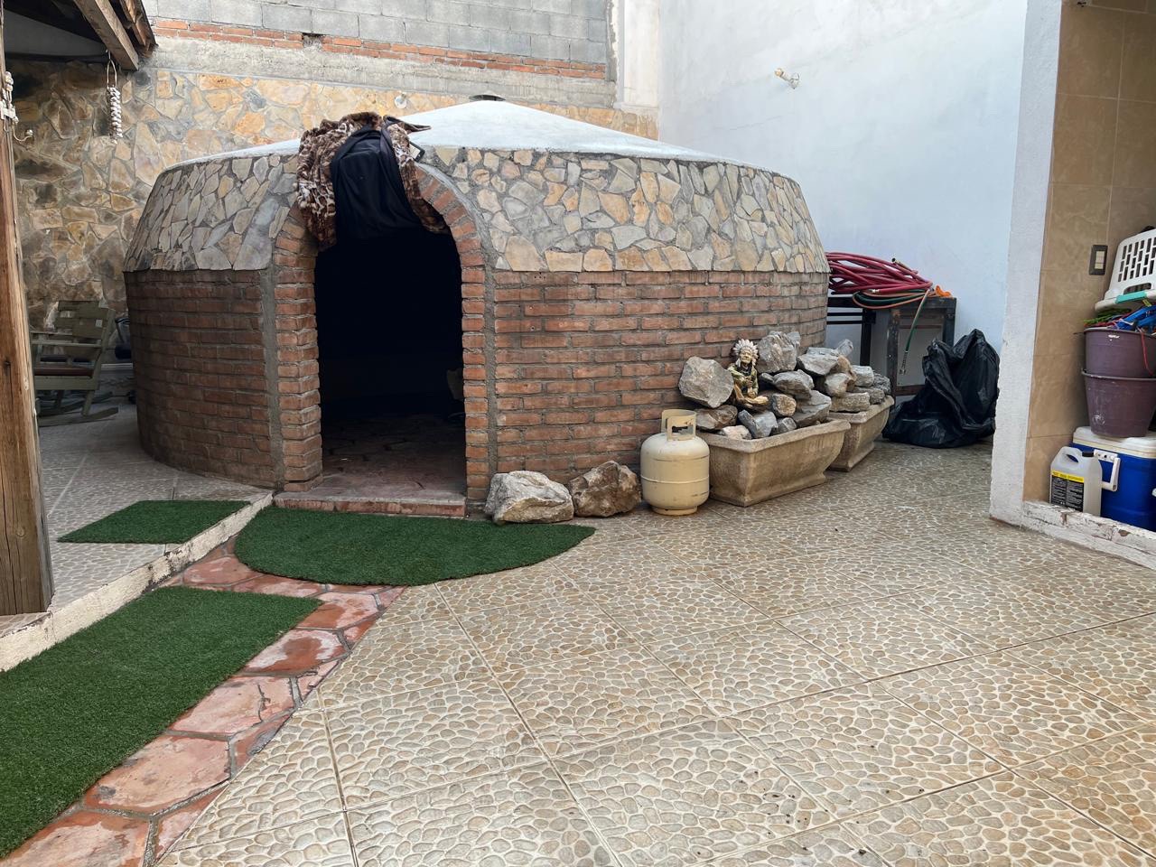Entrada exterior del temazcal